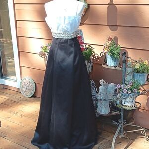 NWT Steppin' Out Black And White Formal With Sparkly Embellishments